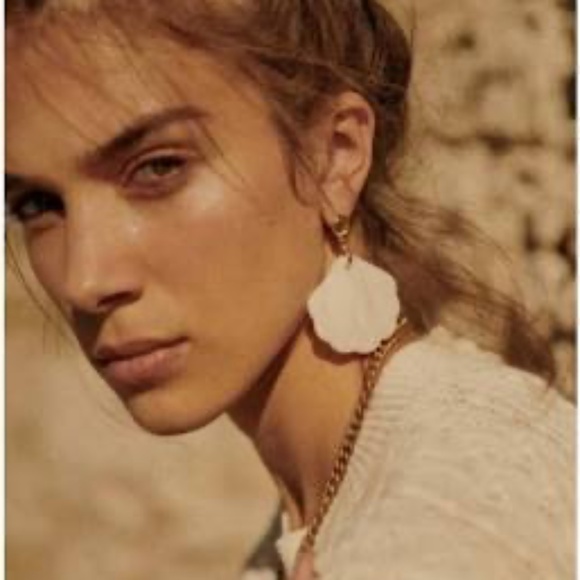 Sezane 'Gloria' Shell Earrings *rare* - Picture 8 of 9